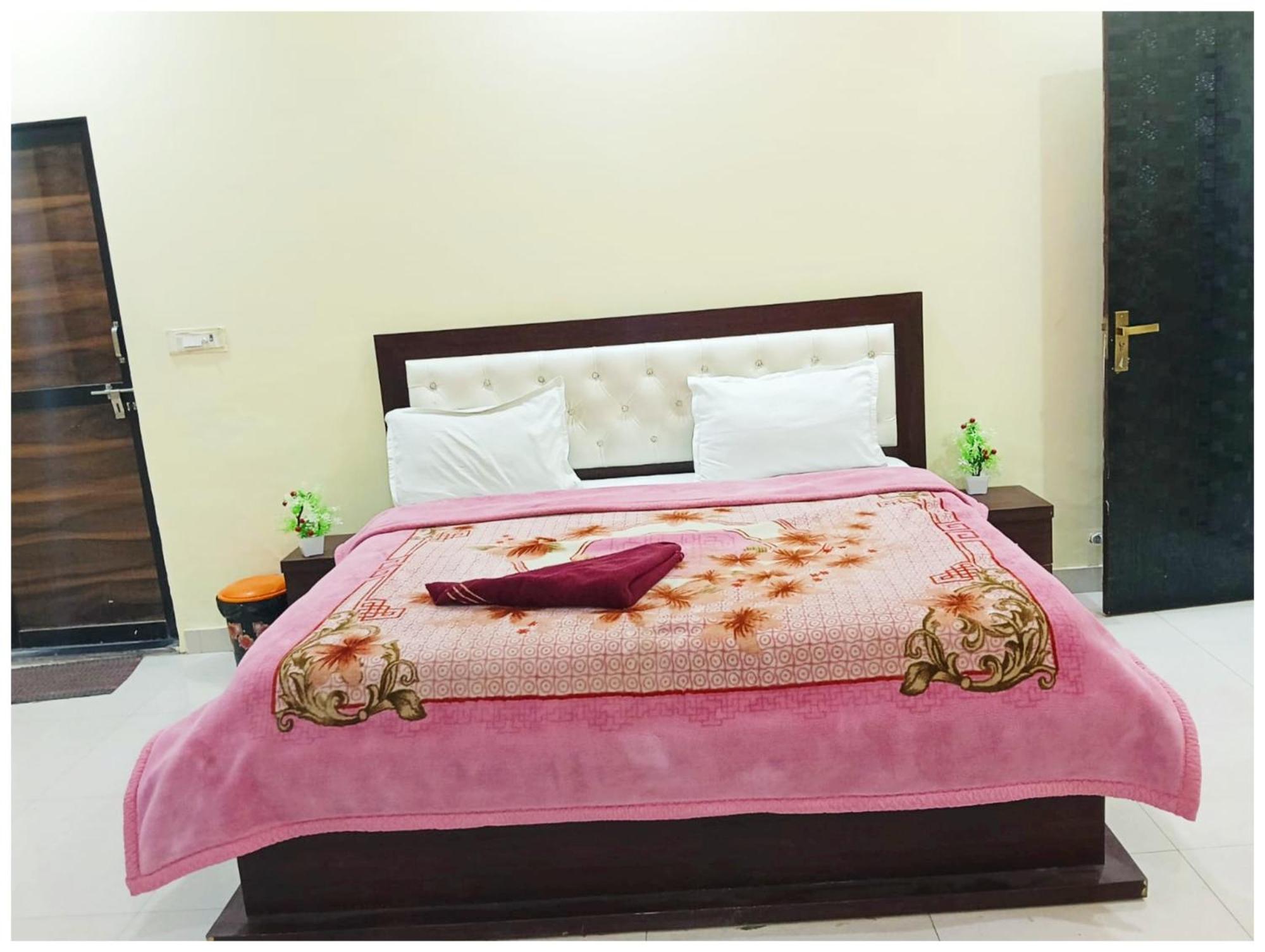 Premium Raj Mahal Palace In